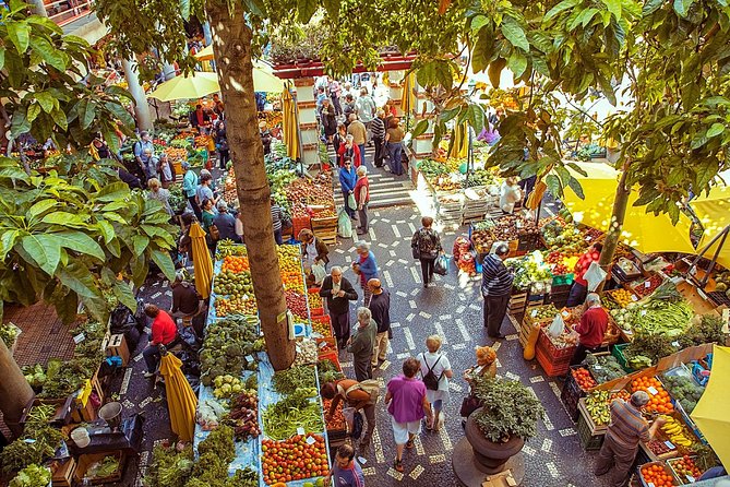 2-Hour Funchal City & Madeira Wine Experience - Stop 1: Mercado dos Lavradores, fruit, fish, and island life