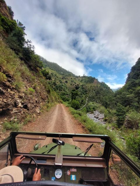 4 hours Unique Jeep Safari Tour to Pico do Arieiro, Madeira - Lombo da Quinta and the Funchal Harbour photo moment