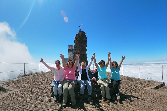Achada do Teixeira to Pico Ruivo in Madeira (PR1.2) - Hiking Tour - Pico Ruivo summit stop: 360° views and the cloud-walking feeling