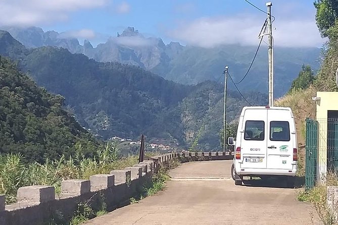 Amazing East Tour - Pico do Arieiro: Skywalk to Heaven and Views in Every Direction
