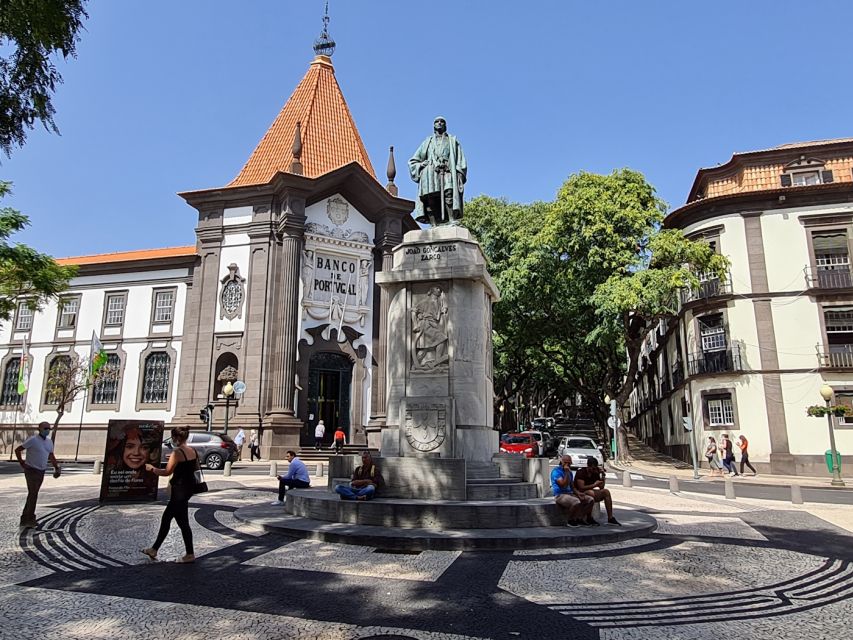 Audio Guide Citywalk Funchal for Cruise Guests - Sao Laurence Palace to the city park: where you can slow down