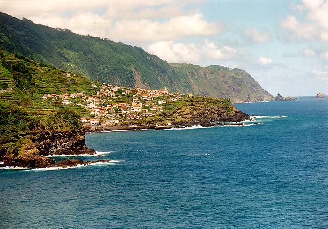 Discover Madeira: Full-Day Tour to Porto Moniz - Guide and group pace, why it can feel effortless