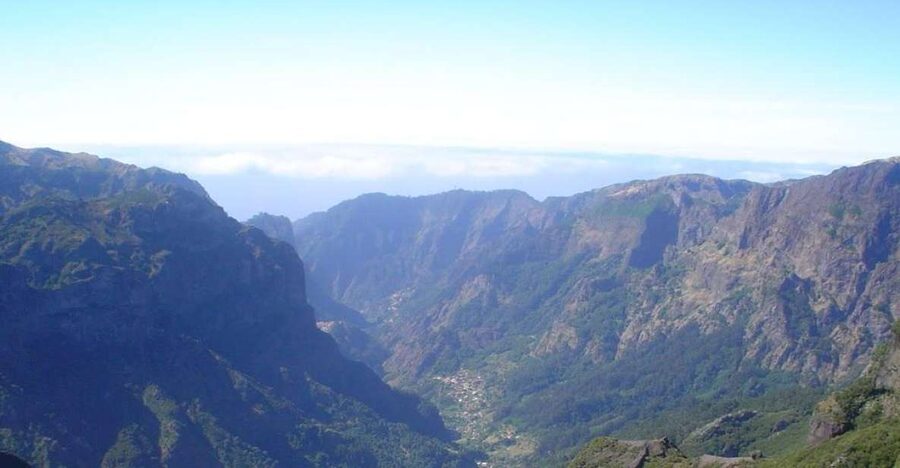Discover Madeira: Full-Day Tour to Porto Moniz - Câmara de Lobos and Ribeira Brava, the fishing villages you can actually enjoy