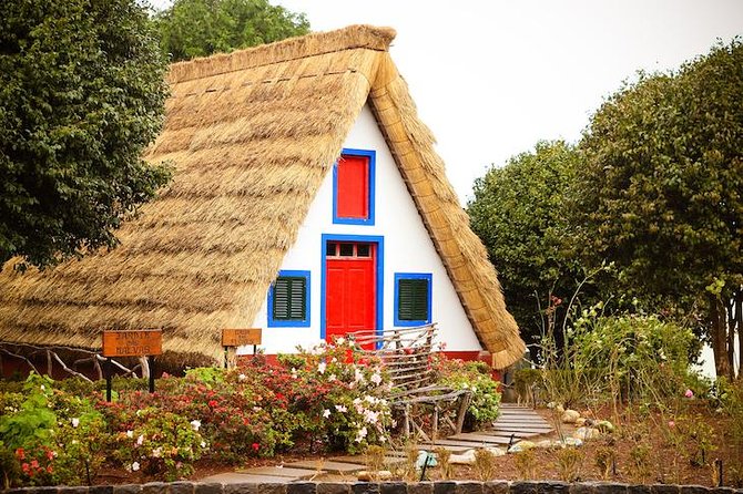 Discover The East - Madeira Island - Santana: Palheiros cottages, color, and the best chunk of time