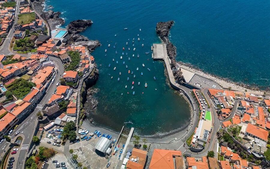 Do Funchal - Câmara de Lobos & Sky Walk Tuk Tuk Tour (2h30) - Languages, guide style, and how the stops are paced