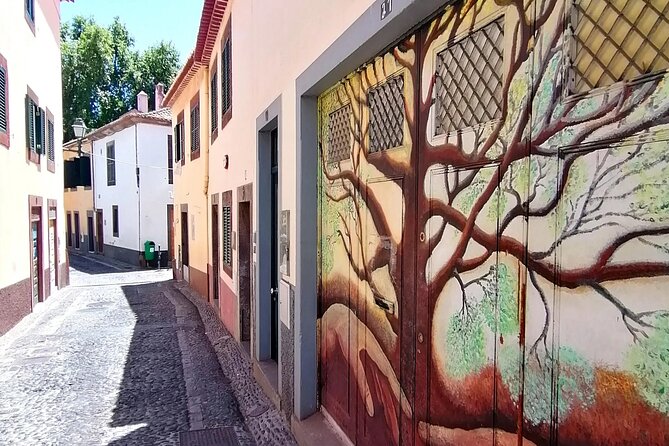 Downtown Funchal: A Self-Guided Audio Tour Through the Old City - Sé Cathedral: learn it, then keep walking