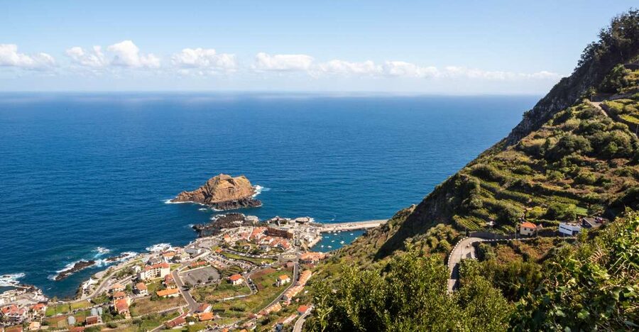 From Funchal: Best of Madeira's West Tour - Guides and the value of a live narration