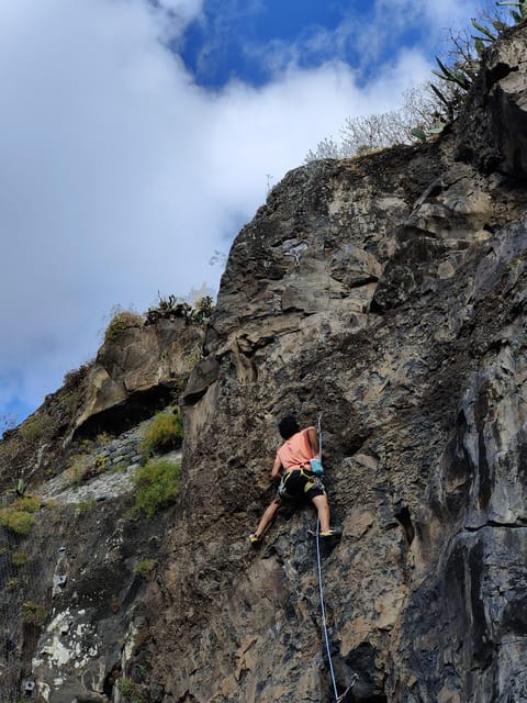 From Funchal: Guided Climbing Tour, with Pick-up - Climbing rhythm: snack time, watching, and trying again