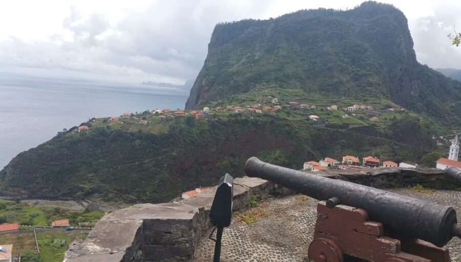 From Funchal: Santana and Pico do Areeiro East Island Tour - East Madeira in 8 hours by minibus: a good fit for first-timers