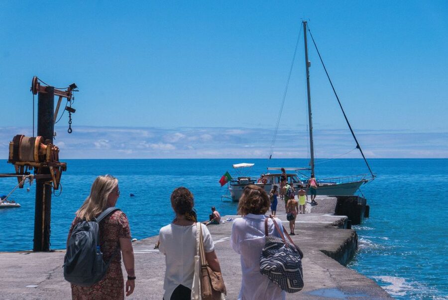 From Funchal: West Bays Sailing Tour with Lunch - Leaving Praça do Povo: the simplest way to start on time