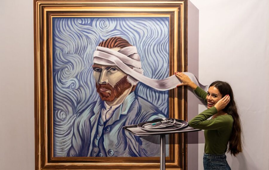 Funchal: 3D Fun Art Museum - Michelangelo Moment: Wine Served by God in the Creation of Adam