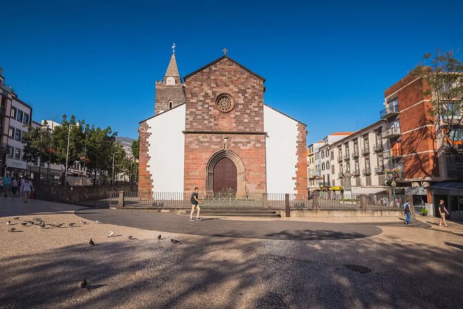 Funchal Epic Private Tuk-Tuk Tour - Drive-by hotspots, blankets, and the role of your guide