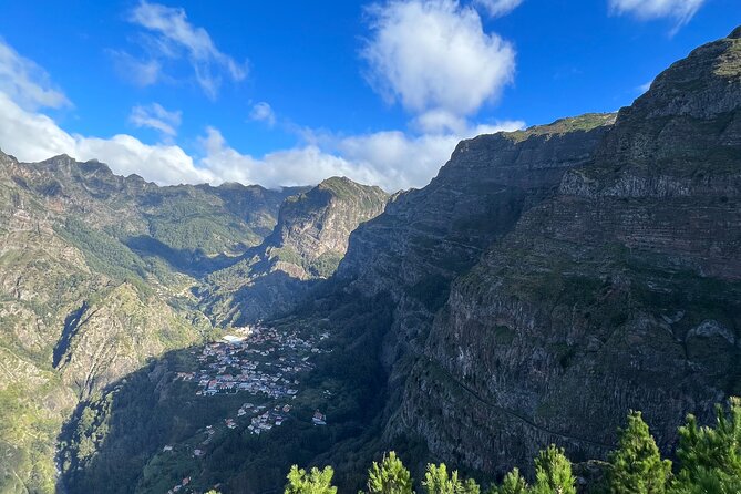 Funchal highlights 5h Private Tour in Madeira - Pico dos Barcelos at 355 m, the calm “amphitheater” view over Funchal