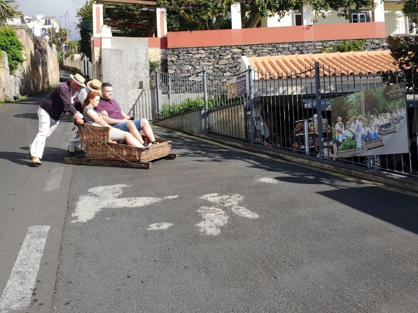 Funchal: Monte Toboggan and Old Town Tour by Tuk-Tuk - The 20-minute climb to Monte (585 meters up) for real viewpoint payoff