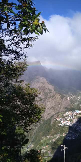 Funchal: Nuns Valley Easy Walk with Mountain Surroundings - Starting with a fast, useful view: Pico dos Barcelos in Funchal