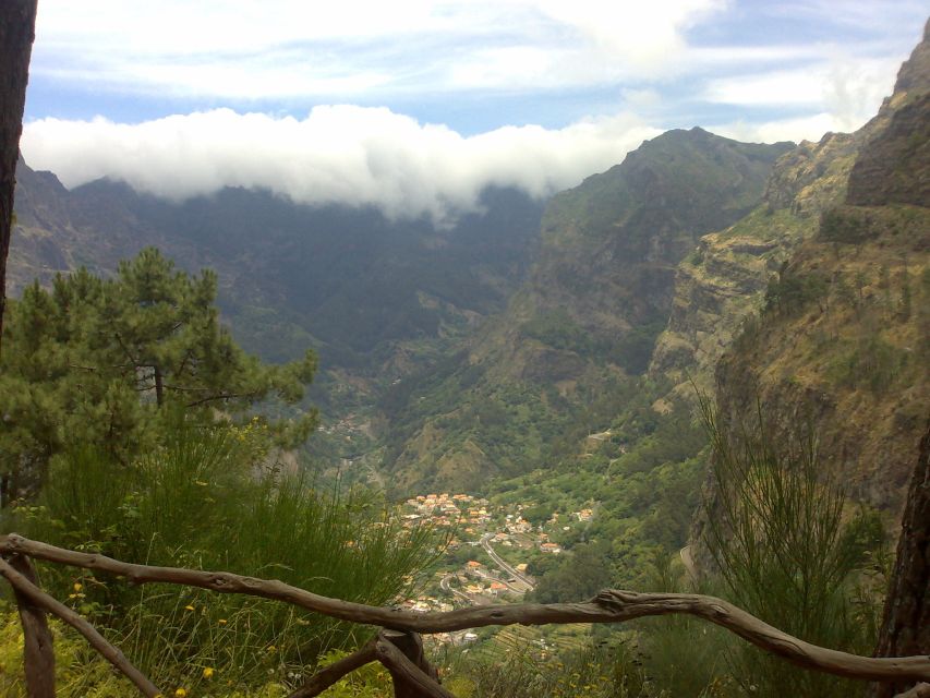 Funchal: Nuns Valley Half Day Tour - First stop: Pico dos Barcelos and the “sea to mountains” feeling