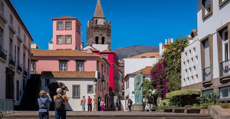 Funchal: Old Town Walking Tour - Meeting at Colégio dos Jesuítas, then stepping straight into the story