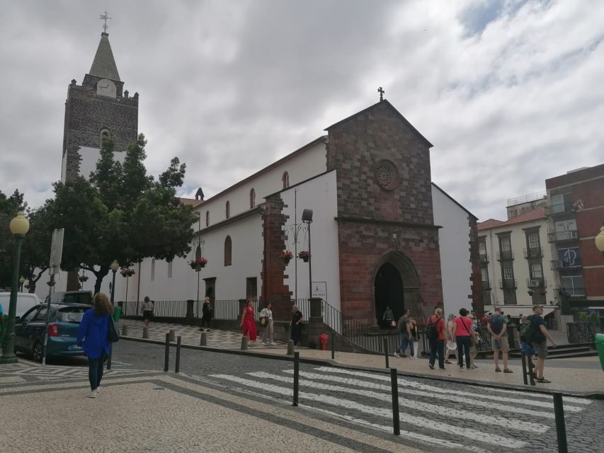 Funchal: Private Guided Tour of Historic Center by Tuk Tuk - Practical Comfort Rules: Luggage, Smoking, and What to Bring