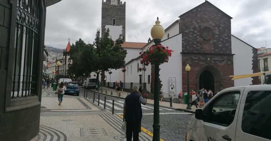 Funchal: Private Guided Tour of Historic Center by Tuk Tuk - Views and Photo Breaks: How the One-Hour Tour Feels Faster Than It Is