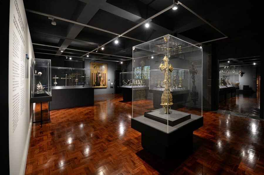 Funchal: Sacred Art Museum of Funchal Entry Ticket - Small group tours: better than racing through rooms