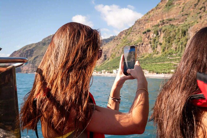Funchal: Speedboat tour- SEE THE ISLAND AND LIFE AT SEA - Cruising Madeira’s coastline: cliffs, coves, and whale-and-dolphin spotting chances