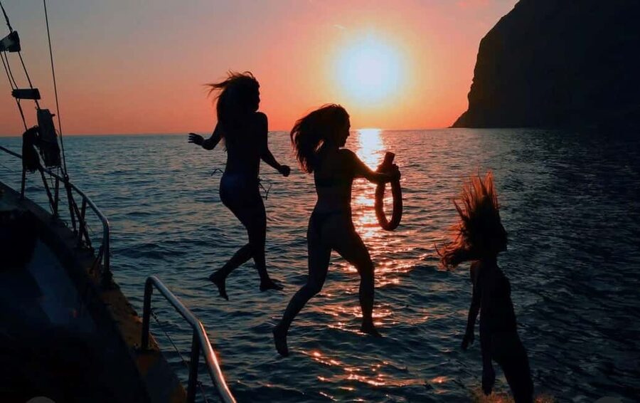 Funchal: Sunset Tour on Traditional Madeiran Boat w/ Drinks - Key things to love about this Funchal sunset boat tour