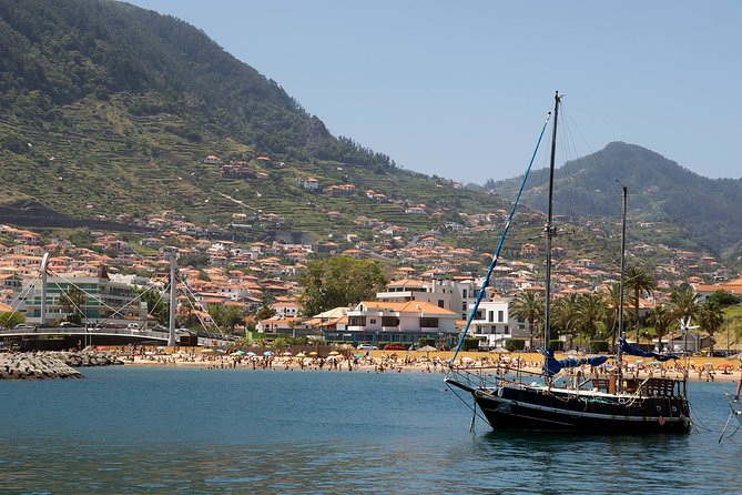 Go East Tour - Madeira Island Excursion - Ponta de São Lourenço: A Privileged Coast-to-Coast Perspective