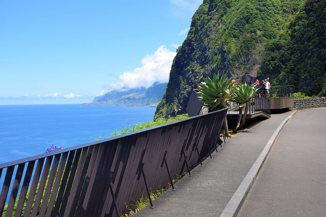 Go West - The most popular tour - Stop 5: Porto Moniz, natural pools and a longer north-coast break