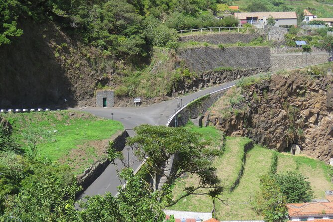 Half day jeep Wine tour and tasting, & sea cliff adventure - Quinta do Barbusano: the wine tasting add-on that people talk about