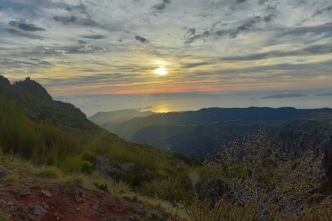 Half day Tour From 0 To 1818 Meters To Pico Do Arieiro Sunrise - Pico do Arieiro: Finding the Right Spot for Sunrise