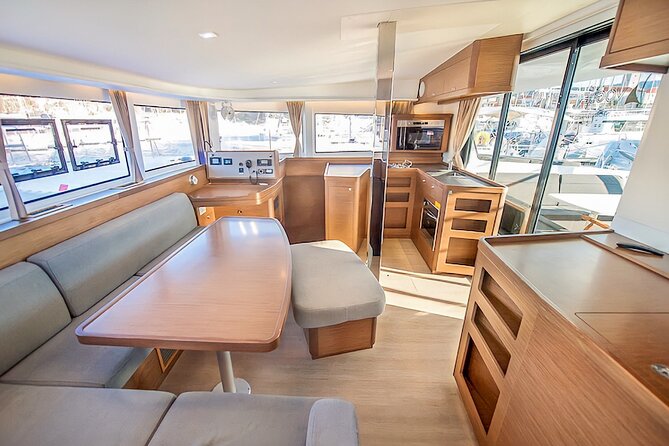 Half Day Tour on a Luxury Catamaran on Madeira Island - Wildlife Chances in Madeira Waters: Dolphins, Whales, Turtles, and More