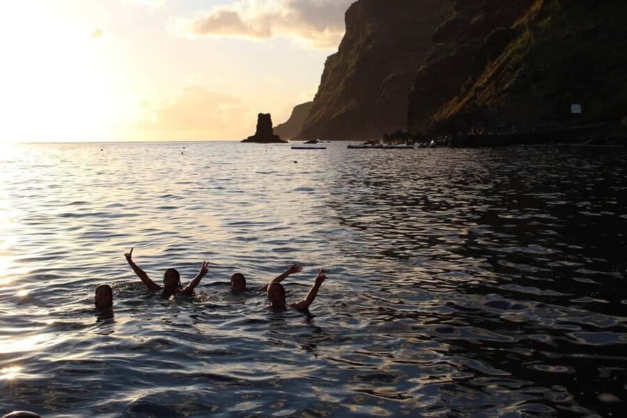 Madeeira: Sunset dinner cruise - Getting to the boat: pickups around Funchal and a simple backup plan