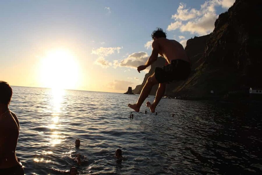 Madeeira: Sunset dinner cruise - Calhau da Lapa: dinner, swimming, and snorkeling on your time