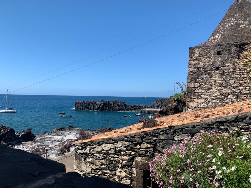 Madeira: 4 hours Classic Jeep tour in Central Madeira - Guides Who Make Flora, History, and Roads Click