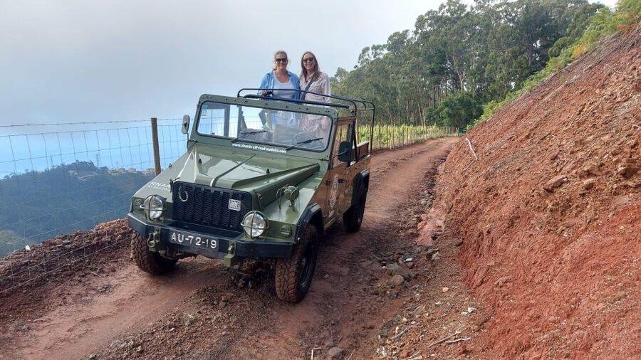 Madeira: 4 hours Classic Jeep tour in Central Madeira - Camara de Lobos, Fishing Village Views and Old Roads
