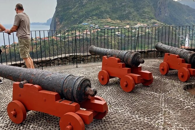 Madeira 4x4 Jeep Tour : Pico Arieiro & Santana Traditional Houses - Santana’s Triangular Thatch Houses: Culture You Can Actually See