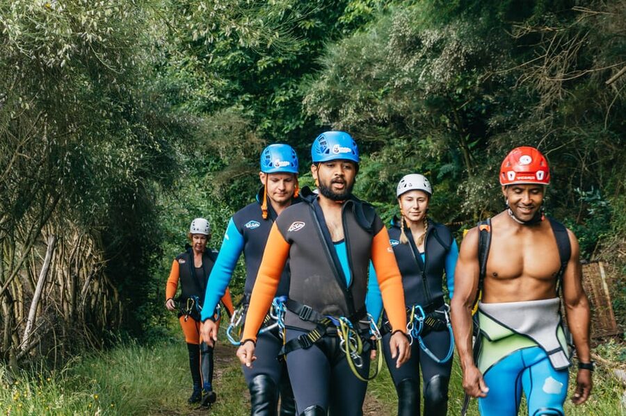 Madeira Canyoning Beginners – Easy & Fun Waterfall Adventure - Descending the canyon: abseils, jumps, and slides for beginners