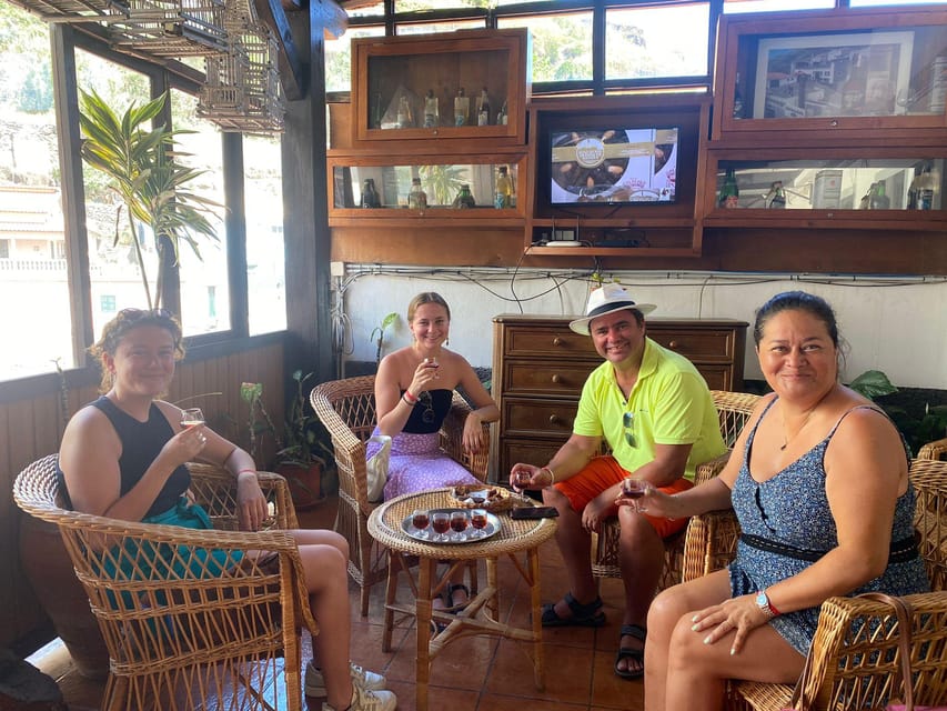 Madeira: Distilleries - Cocktails on the esplanade: Madeira style, with a Hawaii twist