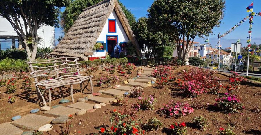 Madeira : East Tour - Santana North Side - Pico do Areeiro (1818 m): the viewpoint stop you measure the whole day by