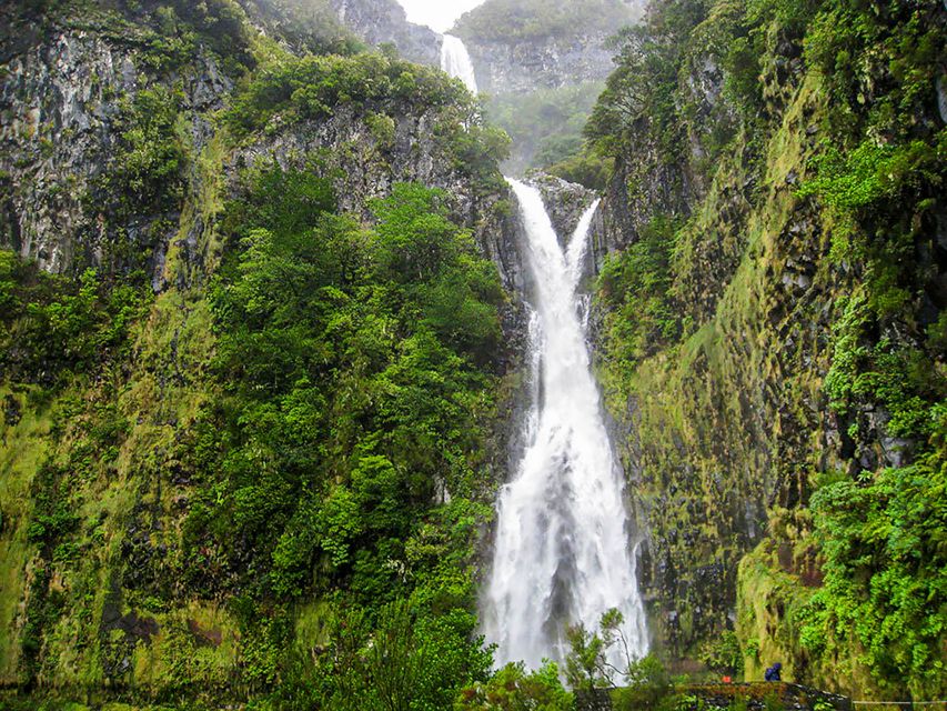 Madeira: Enjoy a Guided Levada Walk in the Rabaçal Valley - The main event: Levada das 25 Fontes, moorland, and that cliff lagoon