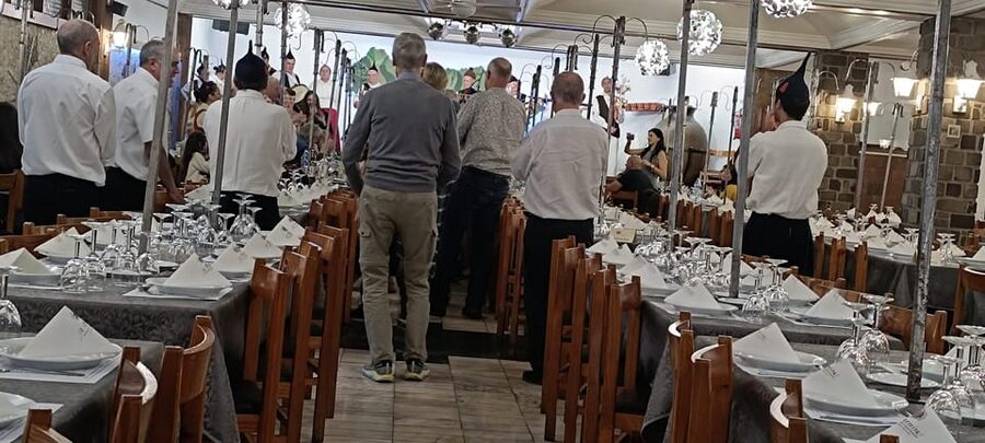 Madeira: Folk Dancing Show and Traditional Local Dinner - Guide and Driver Experience: What to Watch for in Timing and Communication