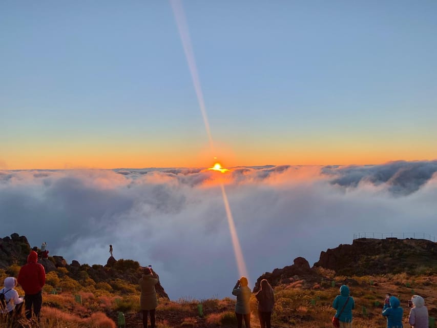 Madeira: Heavenly Sunset Pico do Arieiro with Snacks & Wine - The electric car ride: smoother logistics than you might expect