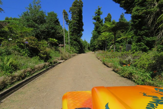Madeira Highlights: Guided 4-Hour Tour from Funchal - Stop 2: Santa Cruz (about 5 minutes)