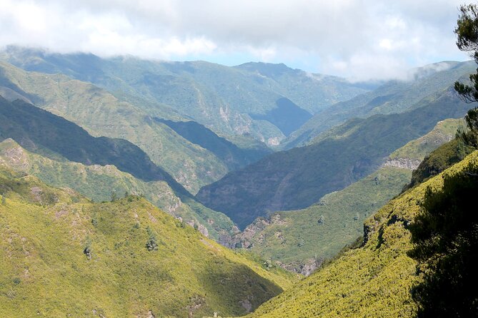 Madeira Lakes - Levada do Alecrim - Levada do Alecrim: Paúl da Serra terrain, lagoons, and the oldest channels