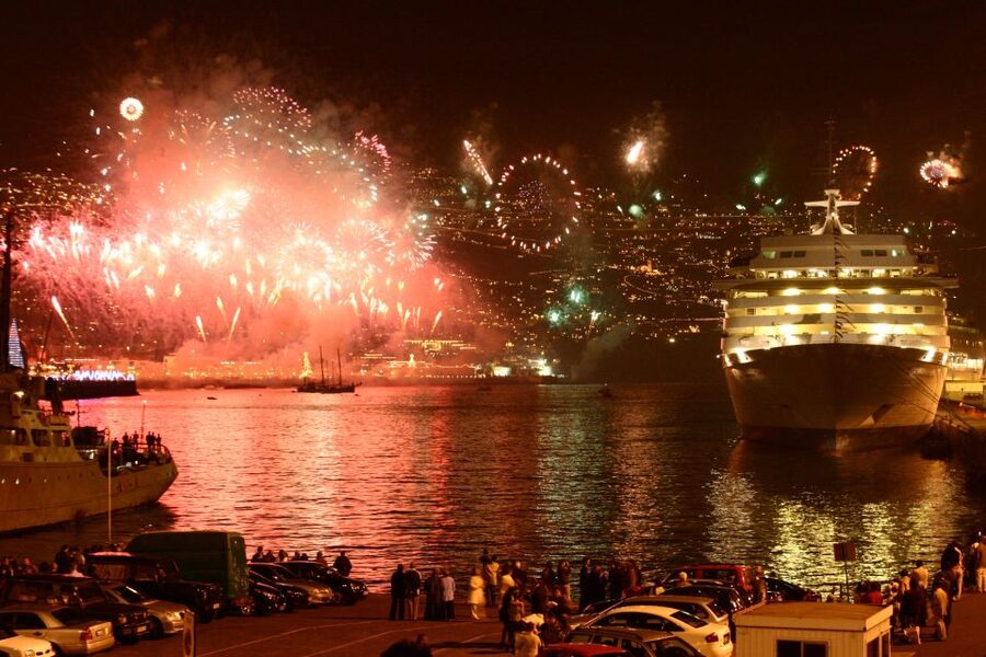 Madeira: New Year's Eve Fireworks by Catamaran - New Year’s Eve fireworks in Madeira, but from the water