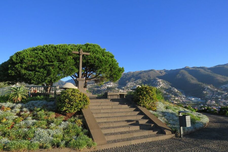 Madeira : Nun's Valleys and Pico Areeiro 4X4 Tour - Curral das Freiras: Nun’s Valley, views with a story