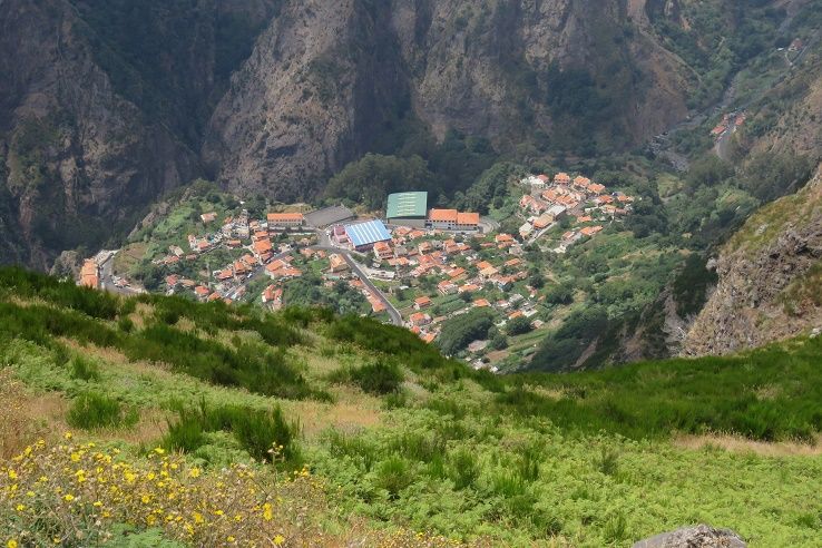 Madeira : Nun's Valleys and Pico Areeiro 4X4 Tour - Languages, group size, and what that means for your day