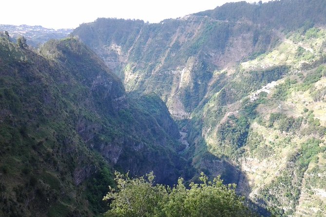 Madeira Pack 1 - Santana + Porto Moniz+ Curral das Freiras - Curral das Freiras Half-Day: Pico Barcelos, Eira do Serrado, and Tastings