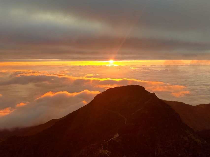 Madeira: Pico Ruivo Guided Sunrise Hike with Hotel Pickup - The Hike Up Pico Ruivo: 260 Meters, 2.5 Kilometers, and a Real Steep Finish