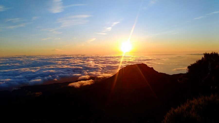Madeira: Pico Ruivo Guided Sunrise Hike with Hotel Pickup - Getting Picked Up and Driving to the Start Under the Stars